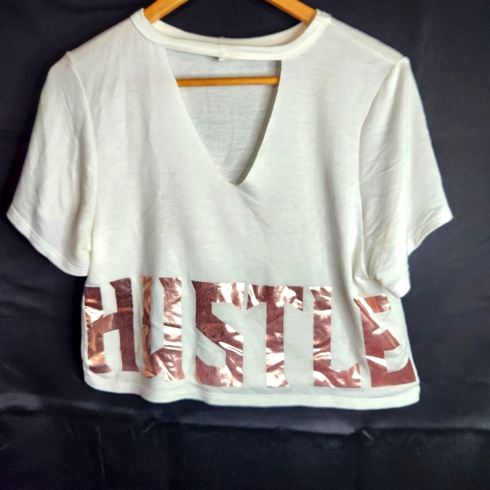 Cropped HUSTLE shirt